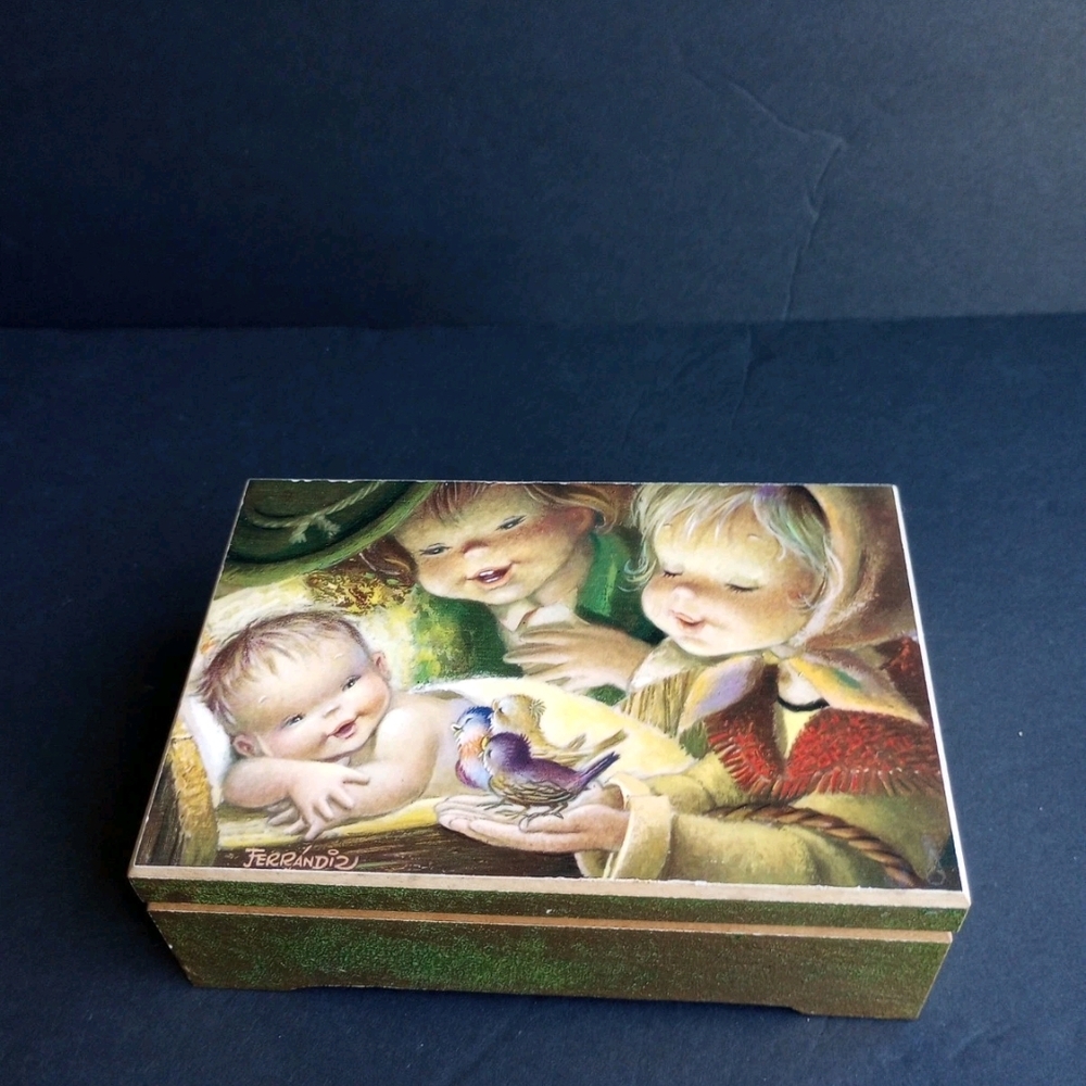 ANRI Ferrandoz Music Box Treasure Chest W/6 Mini Wooden Sculptures "Flaw Read"